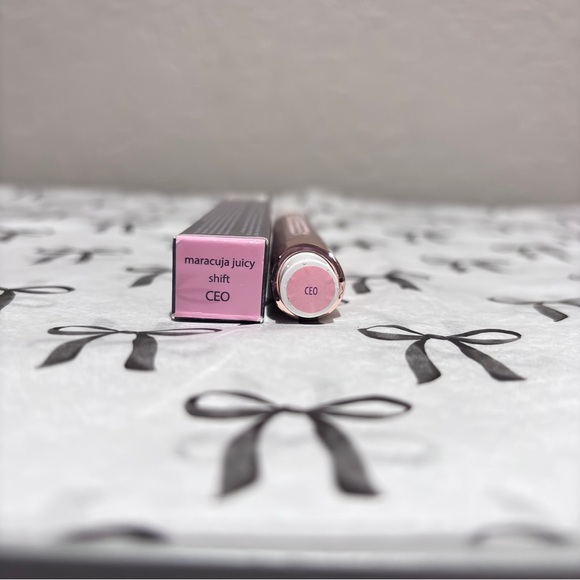 💄 tarte — Maracuja Juicy Shift Lip Balm in CEO - Picture 3 of 6